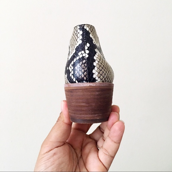 Madewell Heather Snake Print Chelsea Ankle Bootie - Picture 6 of 7